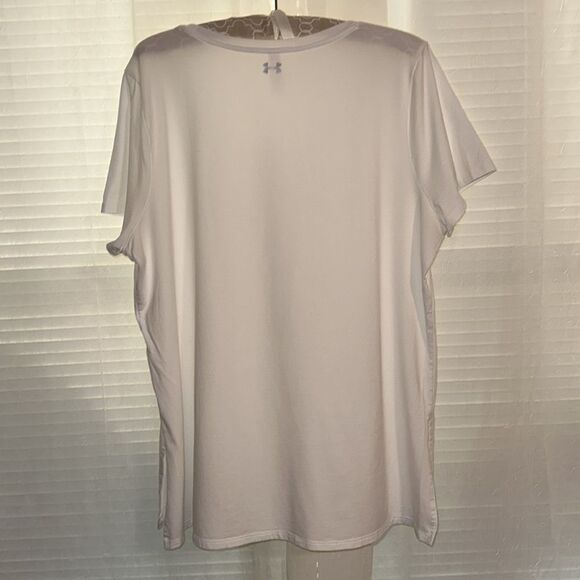 Under Armour L White Relaxed Boxy Fit Short Sleeve Lightweight Workout Tee - Picture 2 of 10